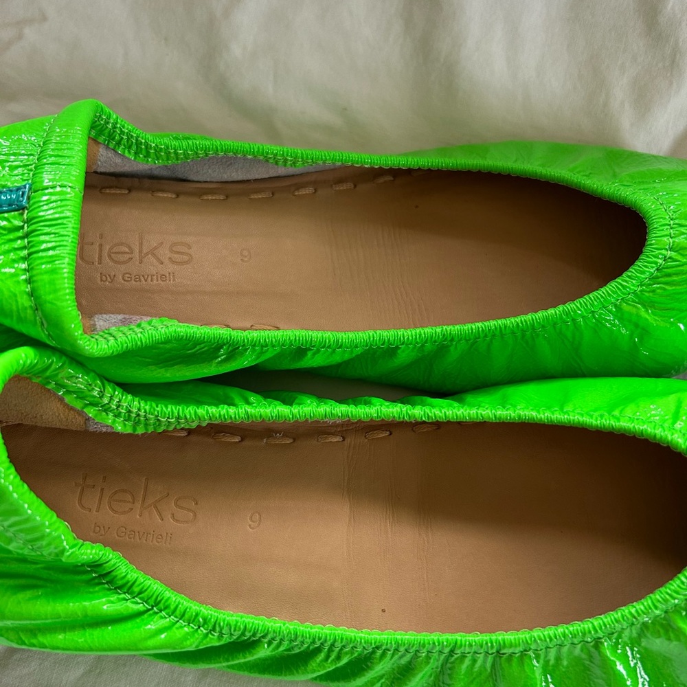 Tieks by Gavrieli- Neon Green - size 9 - Picture 3 of 5